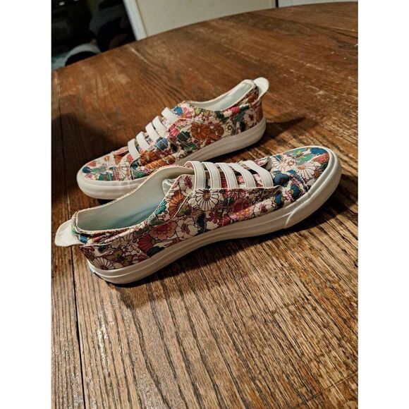 New Blowfish Malibu Slip-On Floral Butterfly Canvas Shoes Size 9 Sneakers Casual - Picture 1 of 6